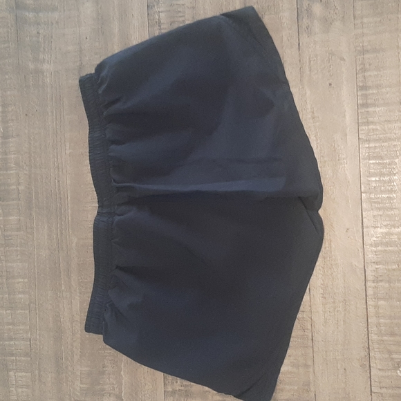 Under Armour Shorts 2.5" - Picture 2 of 3